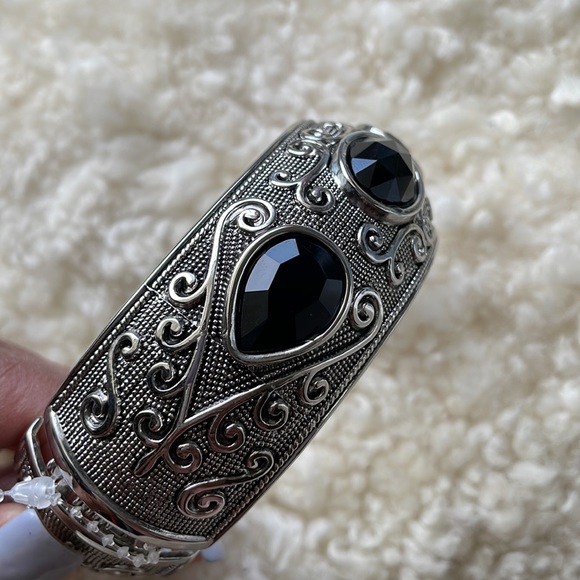 Plus Size Fashion Bracelet - Picture 3 of 6